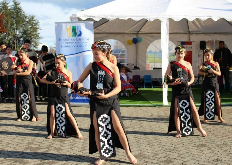 Invitan a la II Muestra Cultural Mapuche Huilliche en el colegio Balmaceda