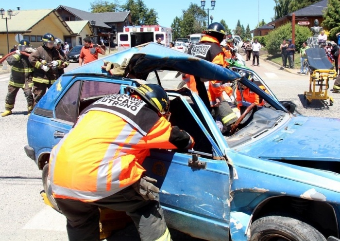 Impactante simulacro de accidente vehicular en el centro de Futrono