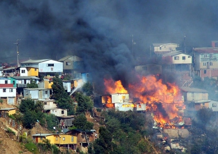 Alcaldesa Sarita Jaramillo anuncia campaña de ayuda a damnificados de Valparaíso