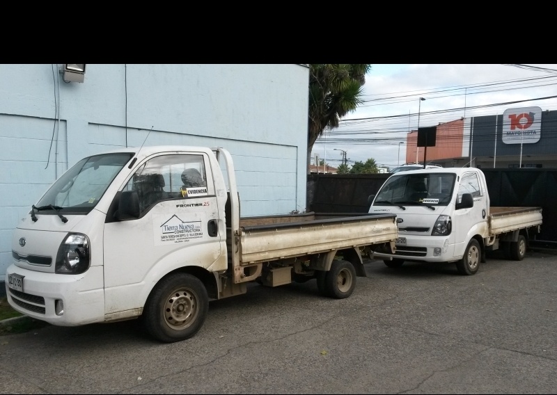 Recuperan dos camiones cargados de materiales que habían sido robados desde empresa constructora