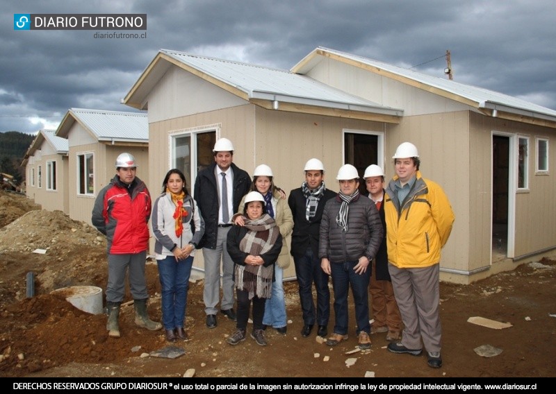 A paso firme avanza construcción de 125 viviendas en Futrono 