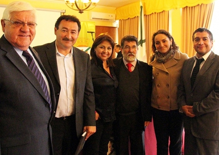 Futrono dijo presente en acto de celebración del Día de las Regiones