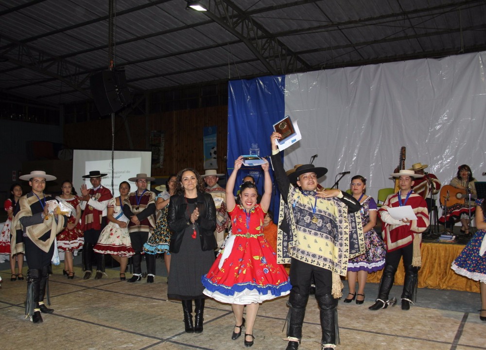 Valdivia y Futrono se coronaron campeones regionales de cueca huasa