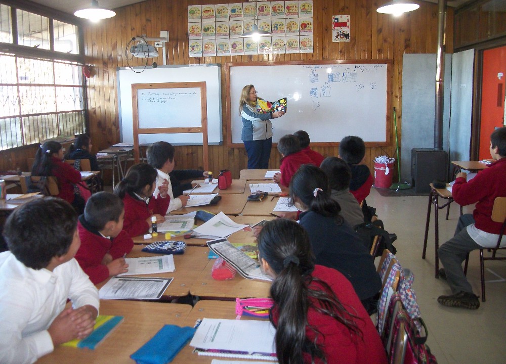 Biblioteca de Futrono promueve el gusto por la lectura en establecimientos unidocentes de la comuna