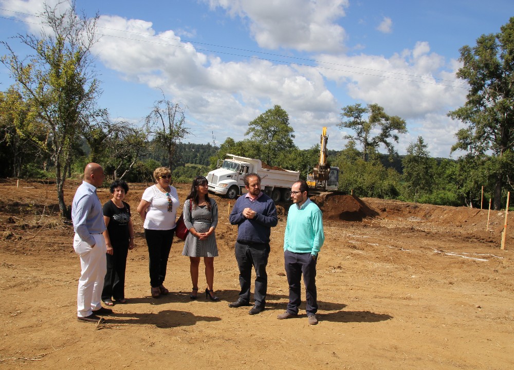 Municipalidad de Paillaco y Dirección de Arquitectura entregaron terreno para construcción de Casona de El Llolly