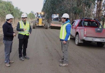 MOP asfaltará 74 kilómetros de caminos rurales en nueve comunas de Los Ríos