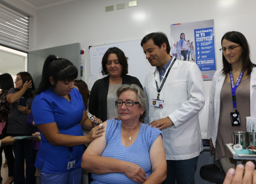 CESFAM Externo amplía horario para vacunar contra la influenza