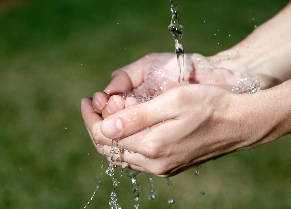 El agua de mi predio podría pertenecer a mi vecino ¿Qué riesgos corro y qué puedo hacer?