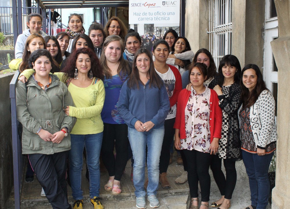 Mujeres y jóvenes podrán estudiar una carrera a nivel superior gracias al programa +Capaz