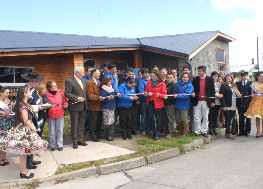 Futrono: Inauguran moderno centro comunitario en Los Castaños