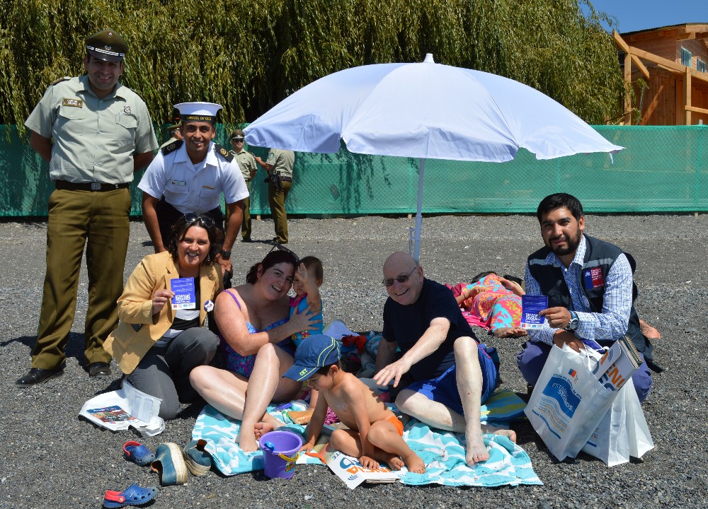 Autoridades entregan recomendaciones de seguridad en el agua a turistas de Lago Ranco