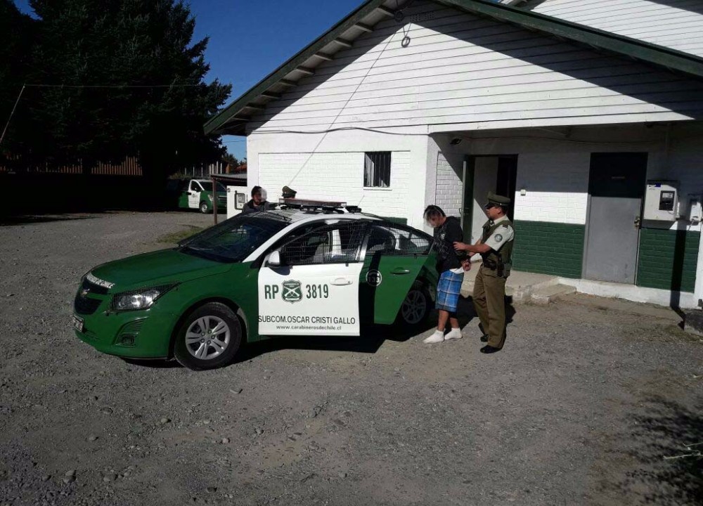 Dos detenidos por robos con violencia en Valdivia: Uno de ellos amenazó de muerte a un guardia