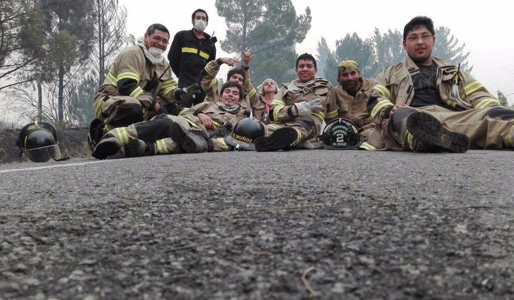 Los nueve Bomberos futroninos en Cauquenes llevan tres días apagando incendios