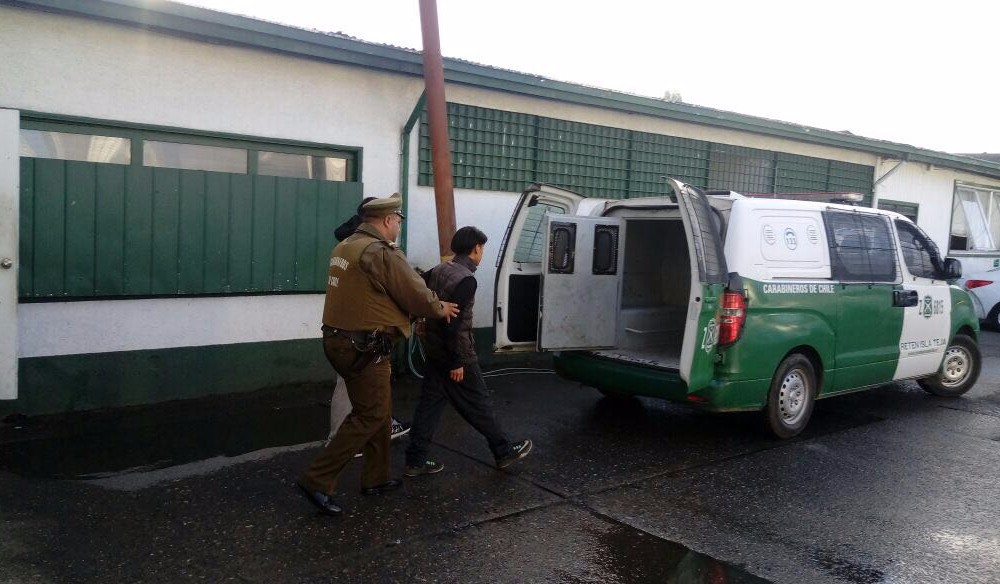 Carabineros detuvo a tres sujetos que golpearon, amenazaron y robaron un celular en Vadivia