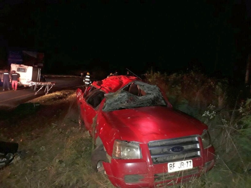 Seis lesionados dejó volcamiento de una camioneta en Panguipulli