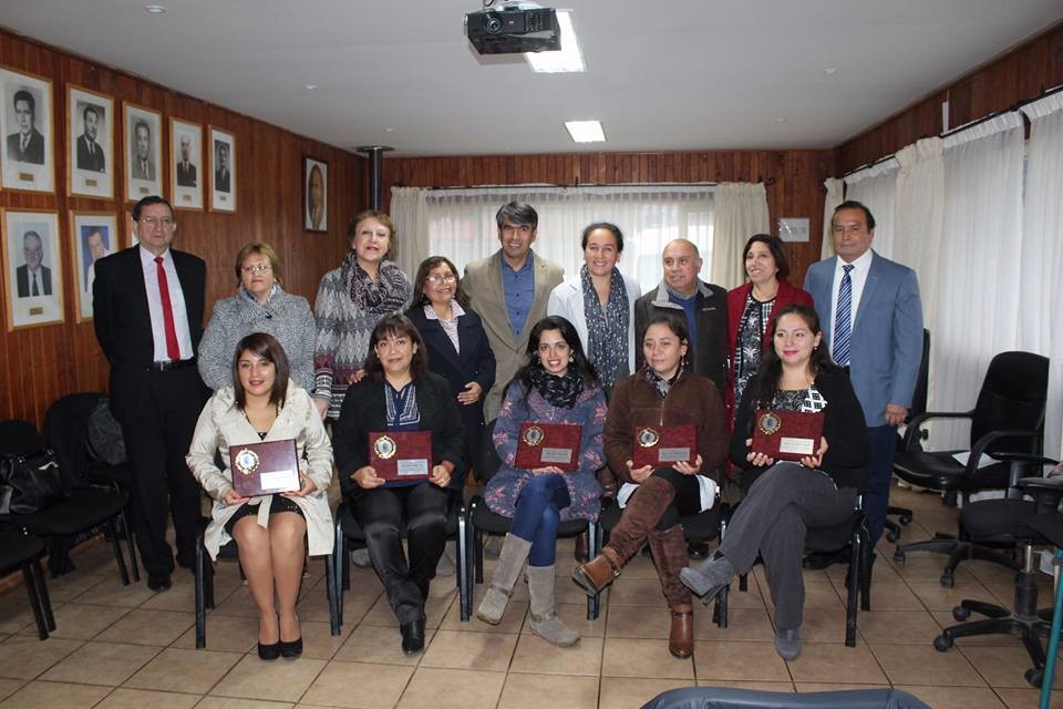 Seis mujeres profesionales de Futrono destacaron en evaluación docente 2016