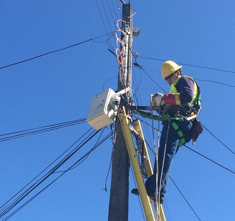 Instruyen prohibición de cortar luz a hogares con pacientes electrodependientes