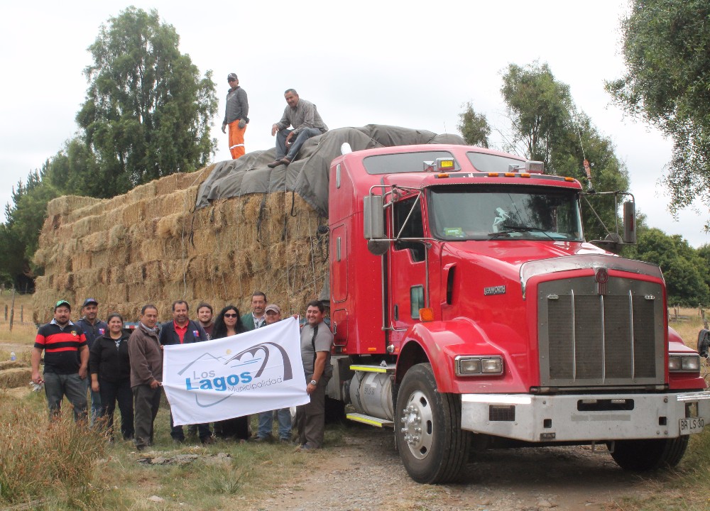 Agricultores laguinos  enviaron forraje a sus pares afectados por los incendios forestales 