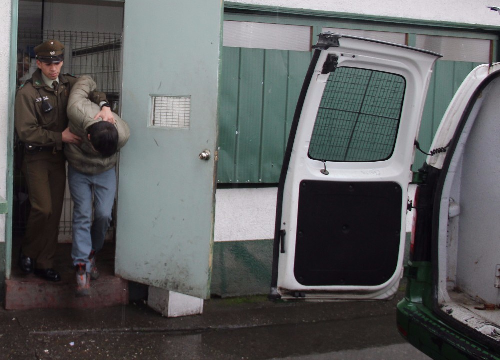 Valdivia: Rápida acción de Carabineros permitió detención de sujeto que robó cartera a una mujer