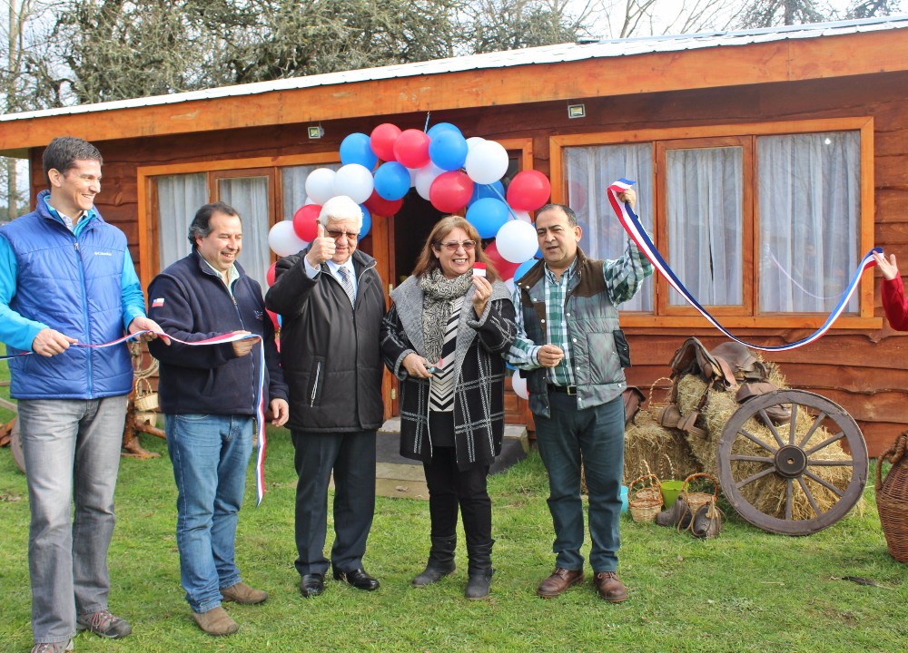 Emprendedora inauguró quincho en la Granja Educativa de Antilhue