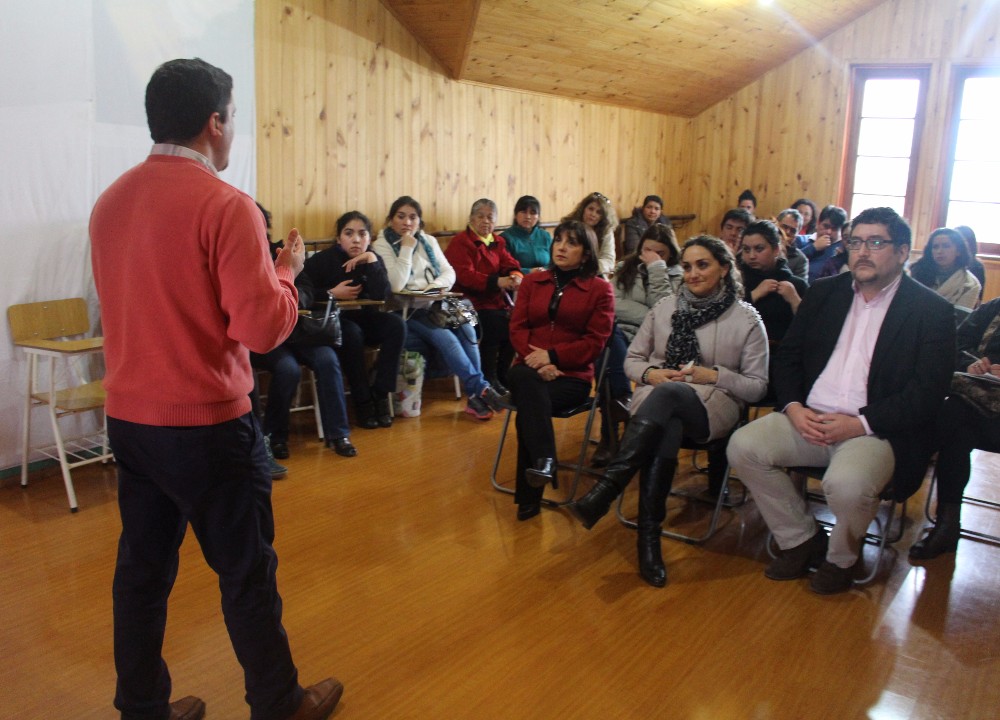 Autoridades informaron beneficios a dirigentes sociales de Futrono